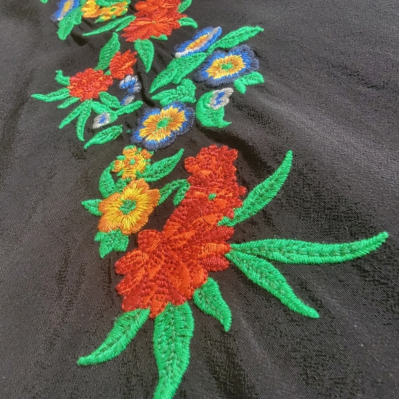 Twist & Tango black loose fit dress with colorful embroidery size small - Picture 2 of 11